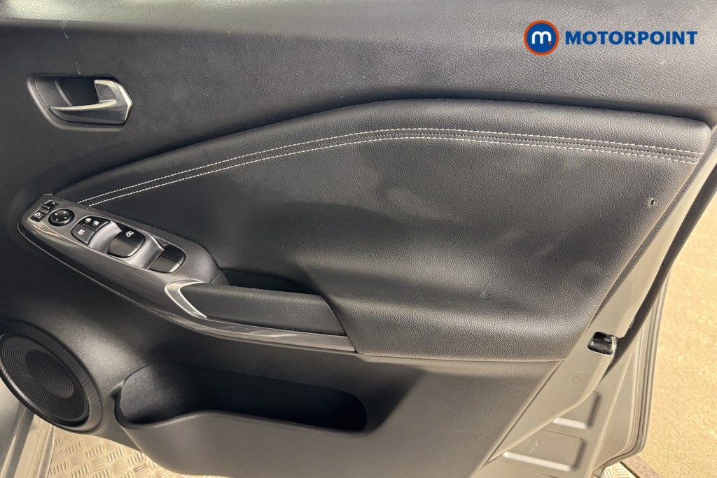 Nissan Juke N-Connecta Automatic Petrol SUV - Stock Number (1537266) - 15th supplementary image