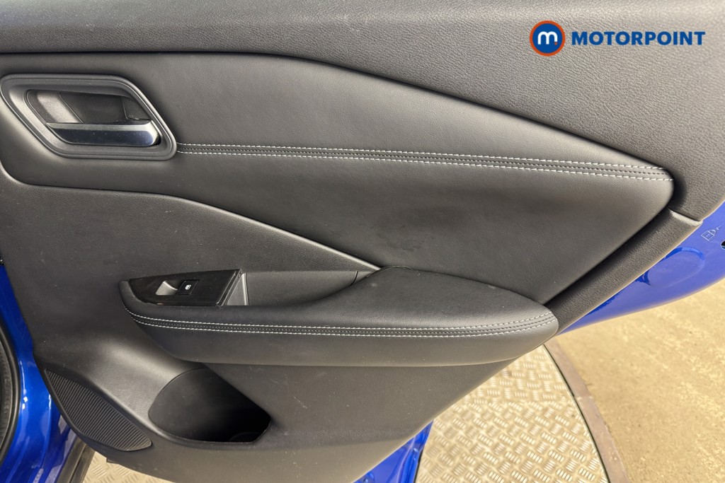 Nissan Qashqai Acenta Premium Manual Petrol SUV - Stock Number (1537825) - 16th supplementary image
