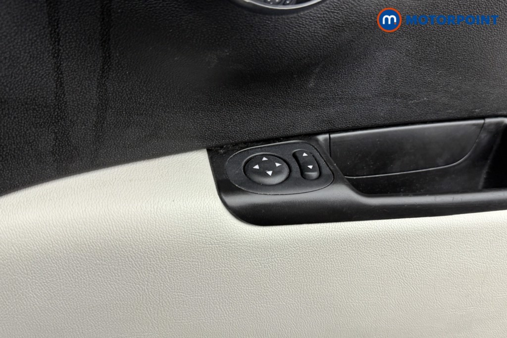 Fiat 500 Dolcevita Manual Petrol-Electric Hybrid Hatchback - Stock Number (1539585) - 14th supplementary image