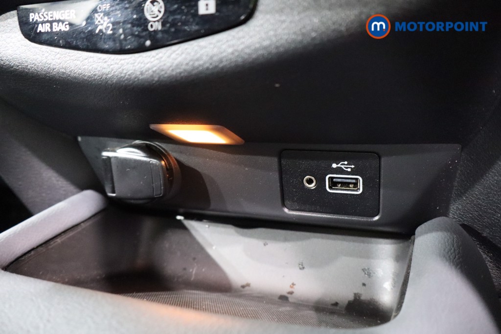 Nissan Juke N-Connecta Manual Petrol SUV - Stock Number (1539706) - 18th supplementary image