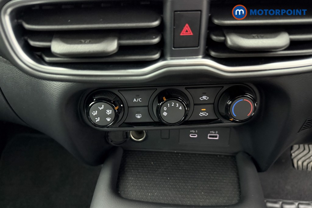Nissan Juke Acenta Premium Automatic Petrol SUV - Stock Number (1540410) - 9th supplementary image
