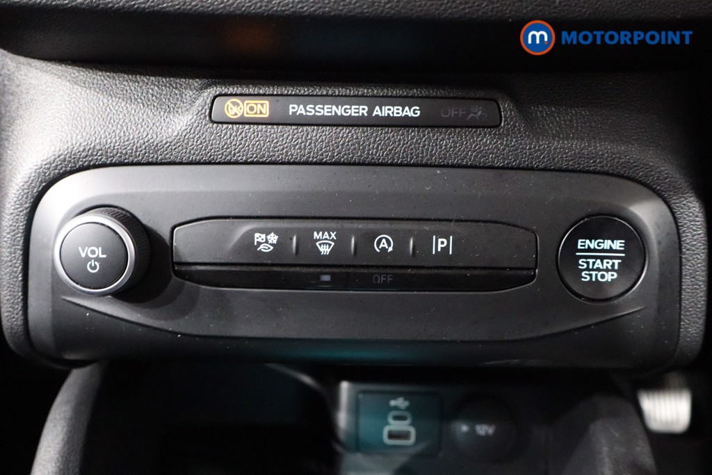 Ford Focus Titanium Manual Petrol-Electric Hybrid Hatchback - Stock Number (1540802) - 14th supplementary image