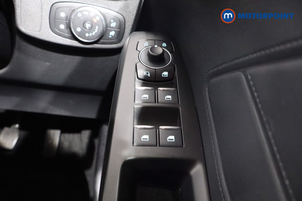 Ford Focus Titanium Manual Petrol-Electric Hybrid Hatchback - Stock Number (1540802) - 18th supplementary image
