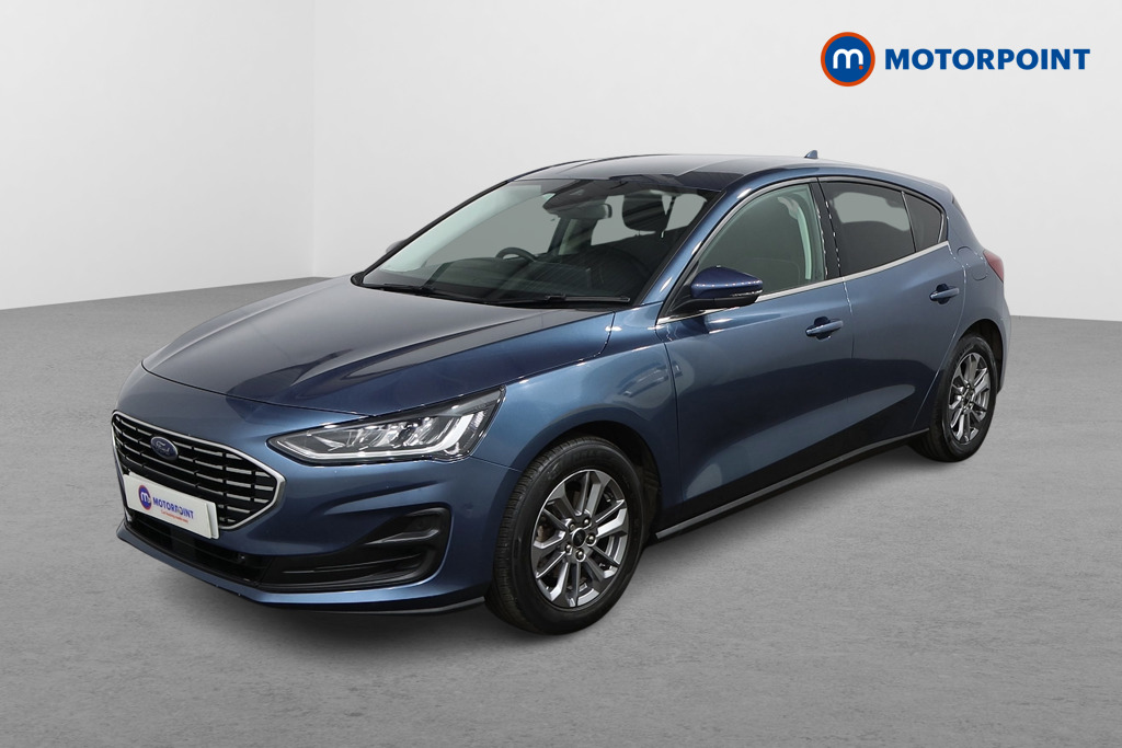 Ford Focus Titanium Manual Petrol-Electric Hybrid Hatchback - Stock Number (1540802) - Passenger side front corner