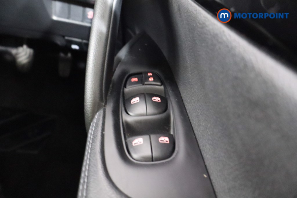 Nissan Qashqai N-Connecta Manual Petrol SUV - Stock Number (1540818) - 17th supplementary image