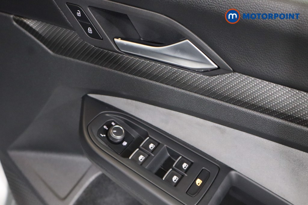 Volkswagen Golf R-Line Automatic Petrol Hatchback - Stock Number (1542777) - 9th supplementary image
