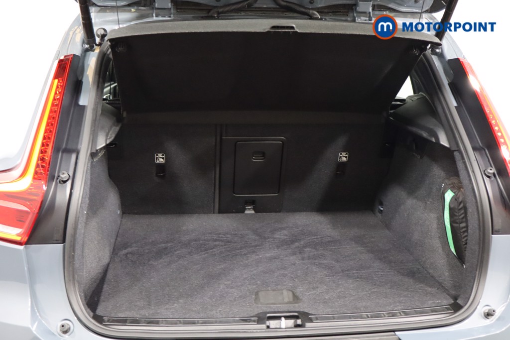 Volvo Xc40 Core Automatic Petrol SUV - Stock Number (1542965) - 13th supplementary image