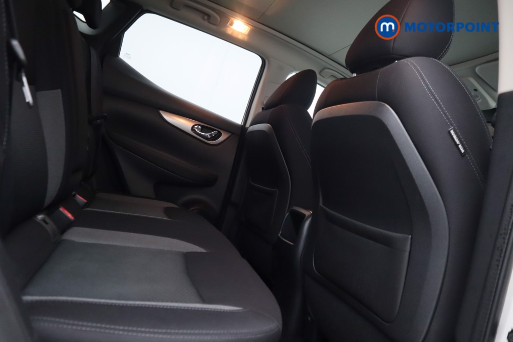 Nissan Qashqai N-Connecta Manual Diesel SUV - Stock Number (1532636) - 9th supplementary image