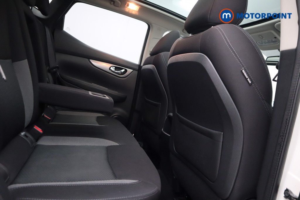 Nissan Qashqai N-Connecta Manual Diesel SUV - Stock Number (1532636) - 20th supplementary image