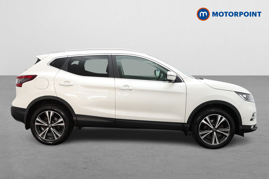Nissan Qashqai N-Connecta Manual Diesel SUV - Stock Number (1532636) - Drivers side