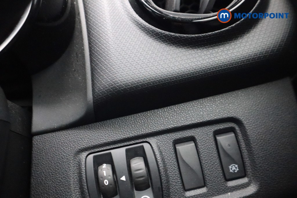 Renault Clio Play Manual Petrol Hatchback - Stock Number (1533493) - 12th supplementary image