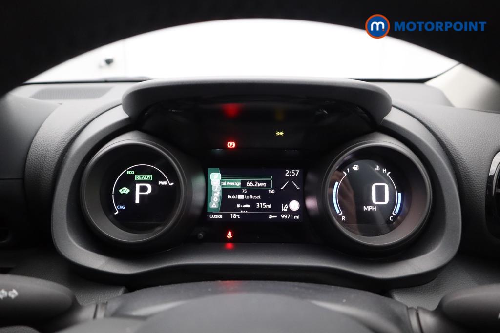 Toyota Yaris Design Automatic Petrol-Electric Hybrid Hatchback - Stock Number (1536996) - 9th supplementary image