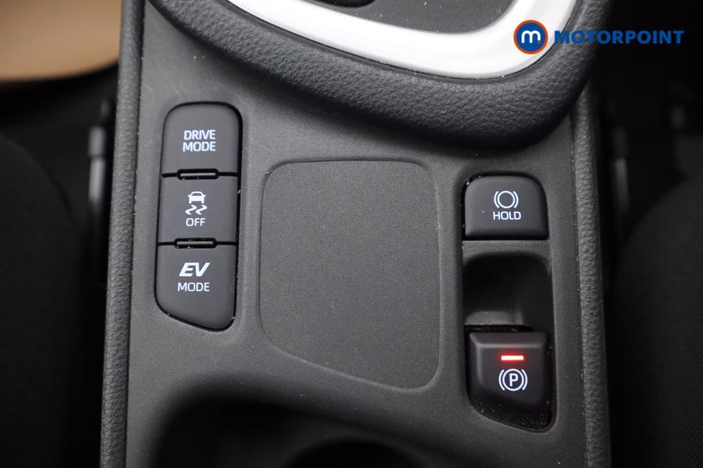 Toyota Yaris Design Automatic Petrol-Electric Hybrid Hatchback - Stock Number (1536996) - 15th supplementary image