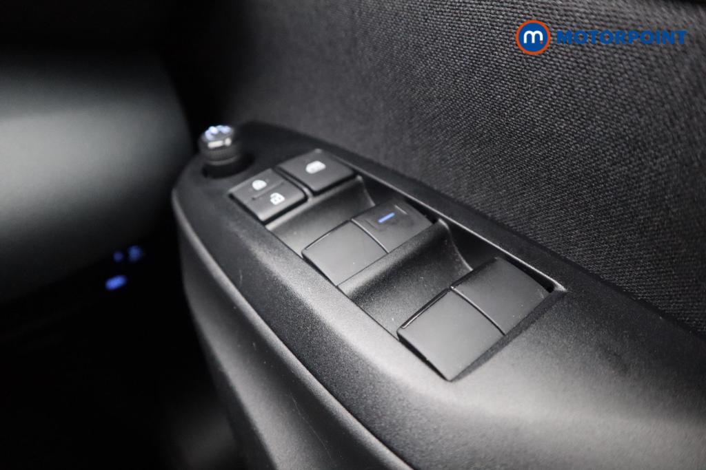 Toyota Yaris Design Automatic Petrol-Electric Hybrid Hatchback - Stock Number (1536996) - 16th supplementary image