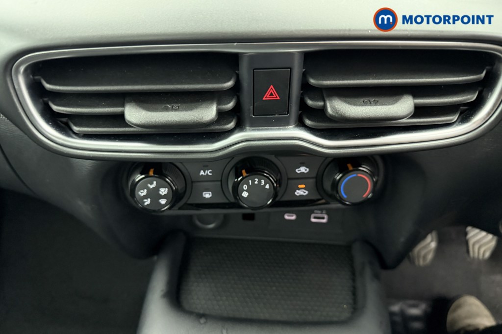 Nissan Juke Acenta Premium Manual Petrol SUV - Stock Number (1540411) - 9th supplementary image