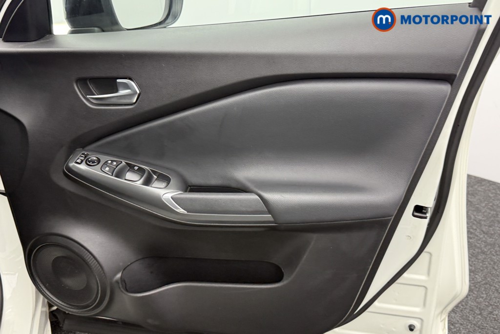 Nissan Juke Acenta Premium Manual Petrol SUV - Stock Number (1540411) - 15th supplementary image