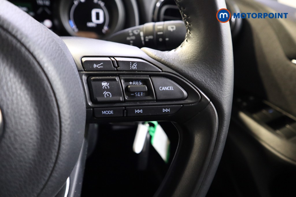 Toyota Yaris Design Automatic Petrol-Electric Hybrid Hatchback - Stock Number (1541631) - 4th supplementary image