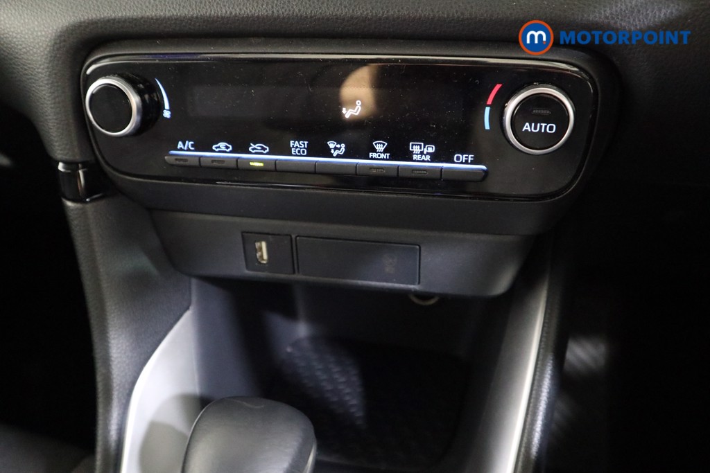 Toyota Yaris Design Automatic Petrol-Electric Hybrid Hatchback - Stock Number (1541631) - 7th supplementary image