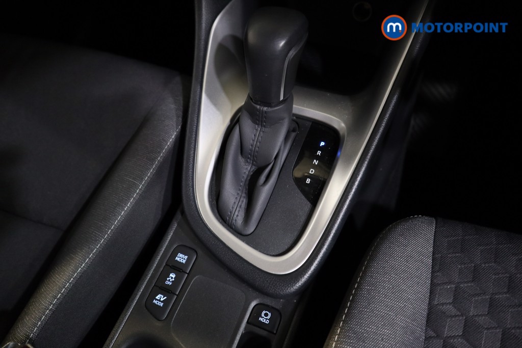 Toyota Yaris Design Automatic Petrol-Electric Hybrid Hatchback - Stock Number (1541631) - 8th supplementary image
