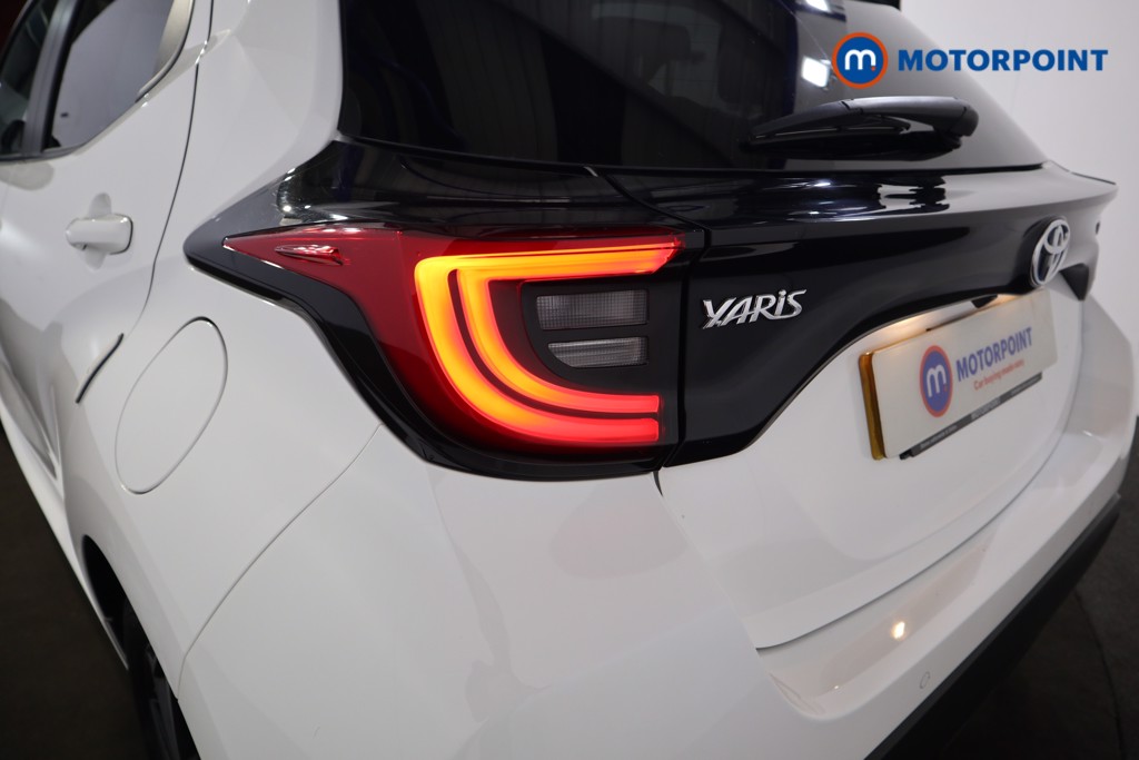 Toyota Yaris Design Automatic Petrol-Electric Hybrid Hatchback - Stock Number (1541631) - 19th supplementary image