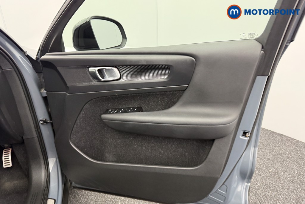 Volvo Xc40 R Design Manual Petrol SUV - Stock Number (1543142) - 17th supplementary image