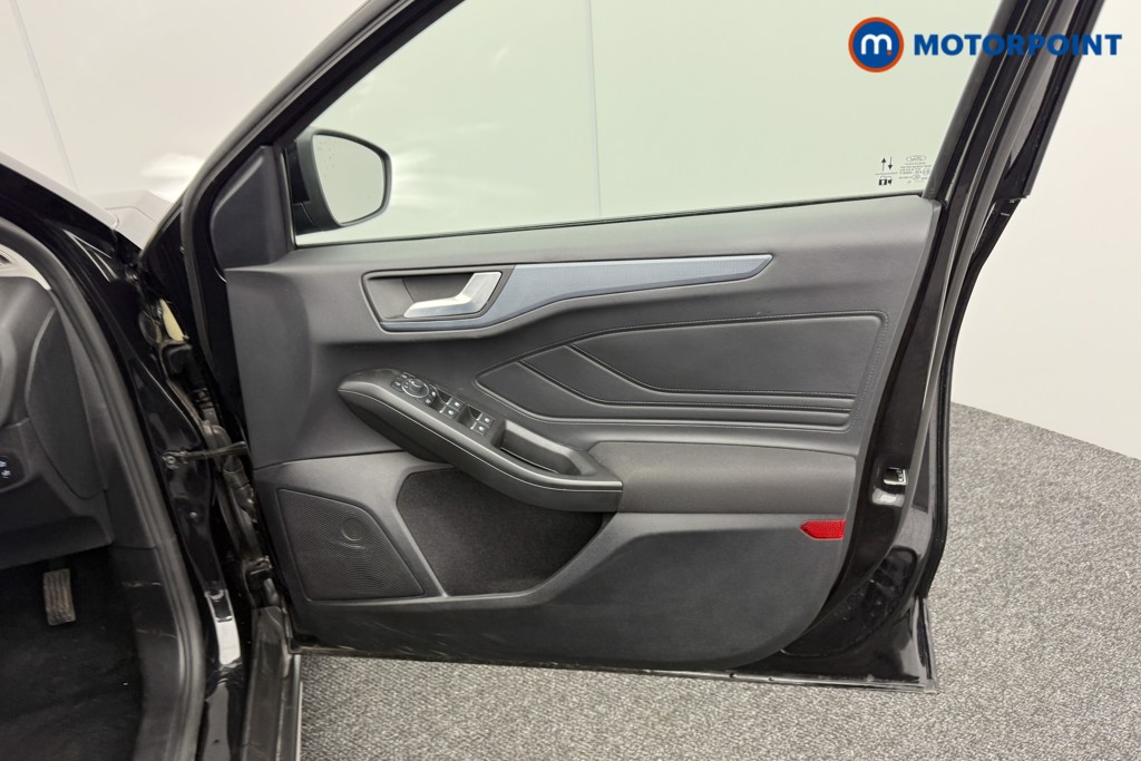 Ford Focus Active X Automatic Petrol-Electric Hybrid Estate - Stock Number (1543213) - 16th supplementary image