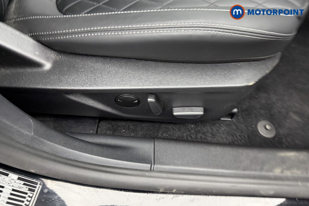 Ford Focus Active X Automatic Petrol-Electric Hybrid Estate - Stock Number (1543213) - 17th supplementary image