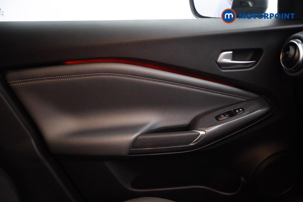Nissan Juke N-Connecta Manual Petrol SUV - Stock Number (1543415) - 8th supplementary image