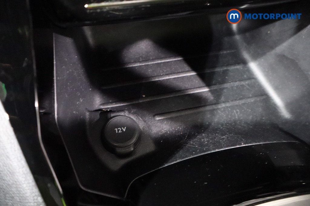 Peugeot 2008 Allure Manual Petrol SUV - Stock Number (1543563) - 17th supplementary image