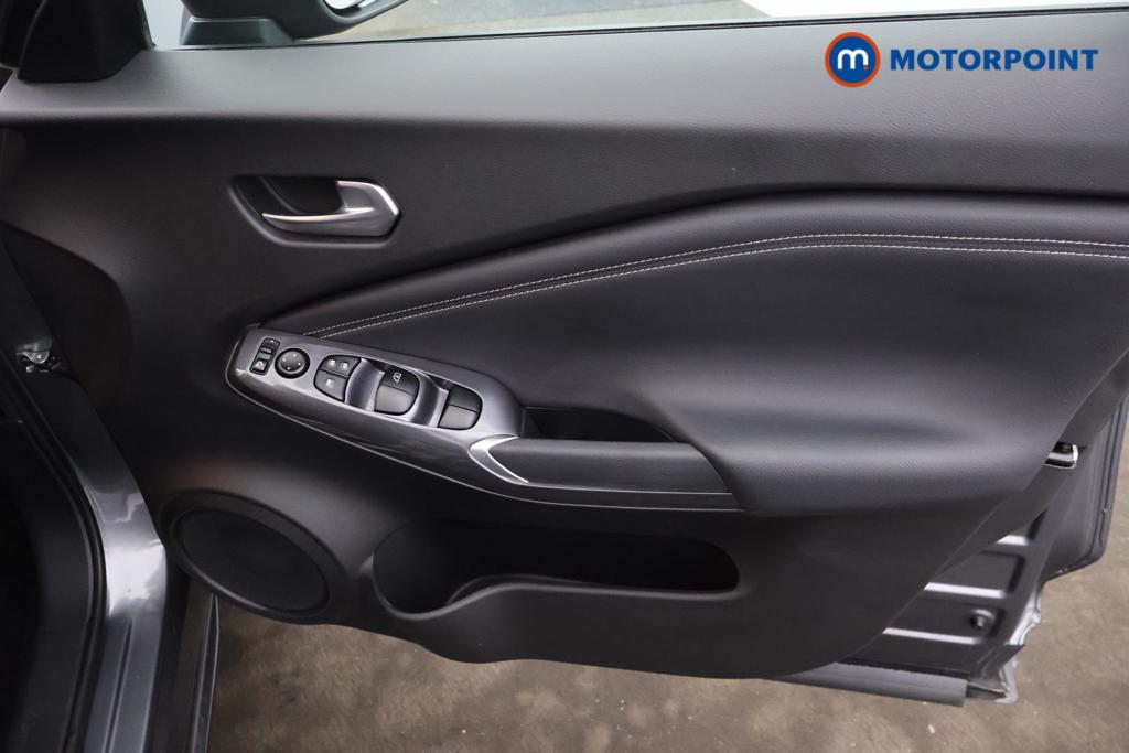 Nissan Juke N-Connecta Automatic Petrol SUV - Stock Number (1544036) - 9th supplementary image
