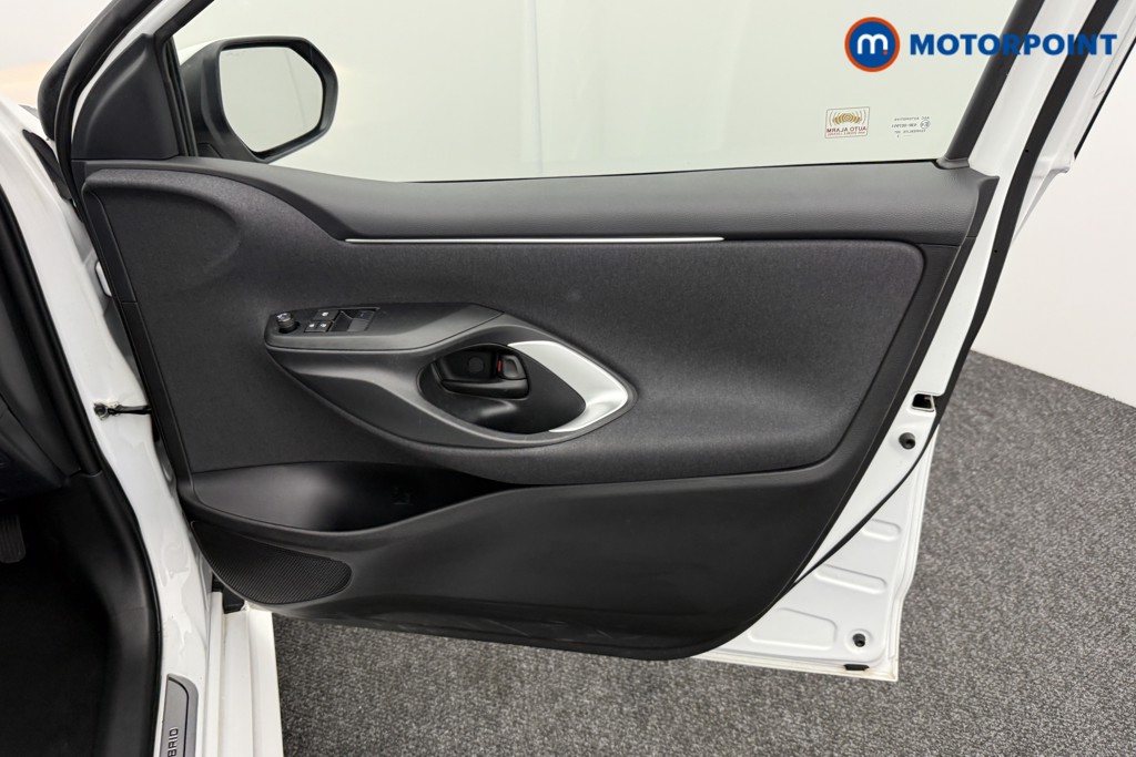 Toyota Yaris Icon Automatic Petrol-Electric Hybrid Hatchback - Stock Number (1544090) - 15th supplementary image
