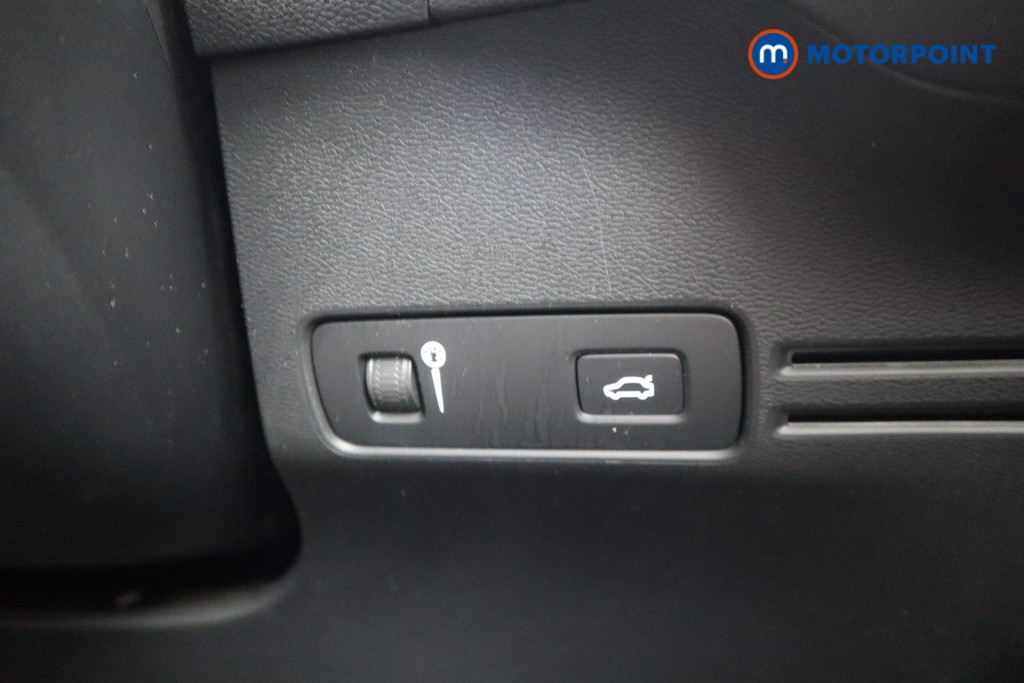 Volvo Xc40 Momentum Manual Petrol SUV - Stock Number (1535006) - 12th supplementary image