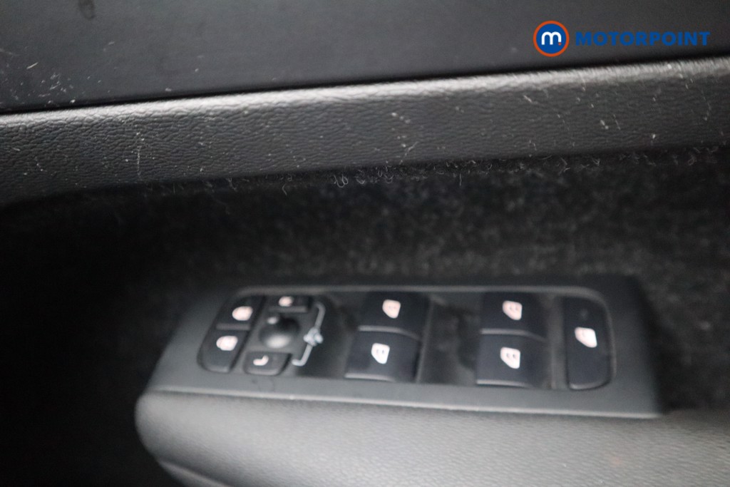 Volvo Xc40 Momentum Manual Petrol SUV - Stock Number (1535006) - 17th supplementary image