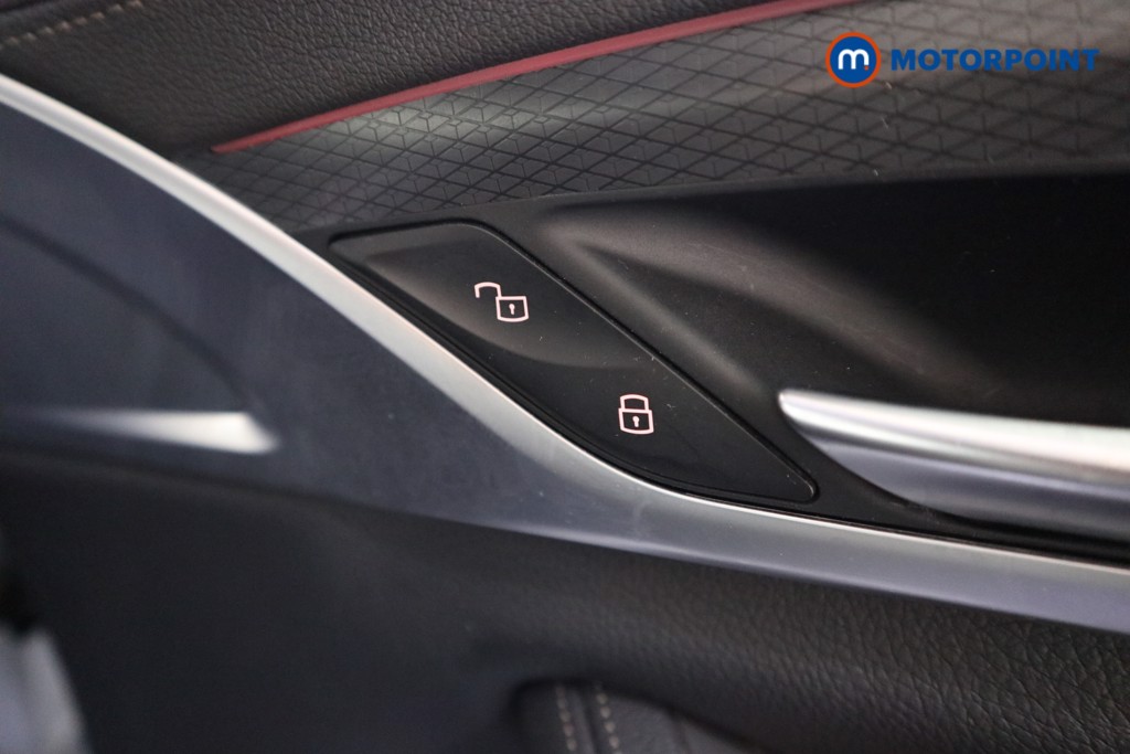 BMW 5 Series M Sport Automatic Petrol Plug-In Hybrid Estate - Stock Number (1536098) - 11th supplementary image