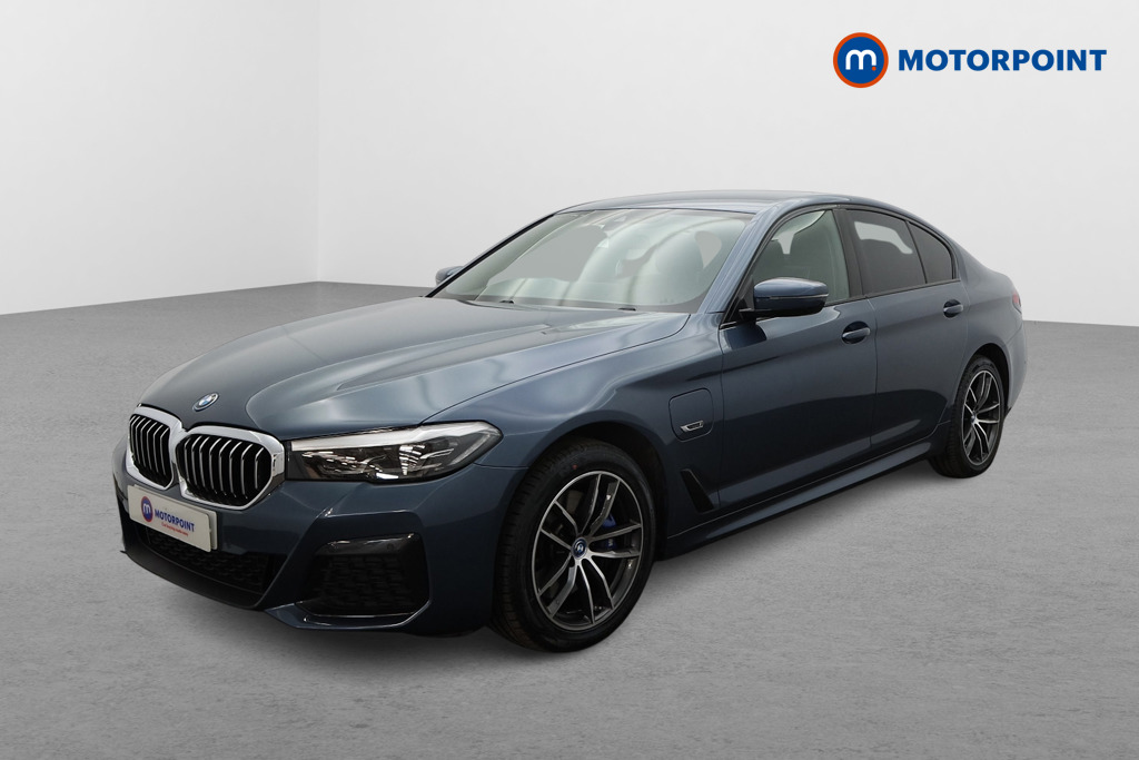 BMW 5 Series M Sport Automatic Petrol Plug-In Hybrid Saloon - Stock Number (1537278) - Passenger side front corner