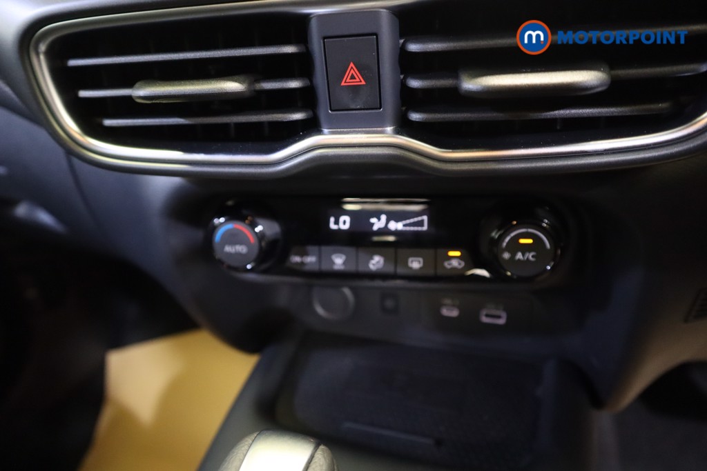 Nissan Juke N-Connecta Automatic Petrol-Electric Hybrid SUV - Stock Number (1543311) - 4th supplementary image