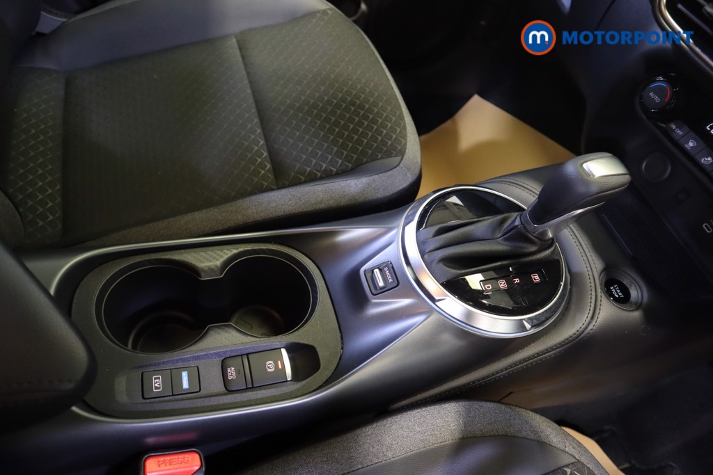 Nissan Juke N-Connecta Automatic Petrol-Electric Hybrid SUV - Stock Number (1543311) - 5th supplementary image