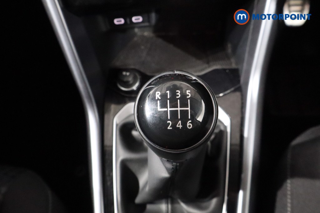 Volkswagen T-Roc Active Manual Petrol SUV - Stock Number (1544667) - 15th supplementary image