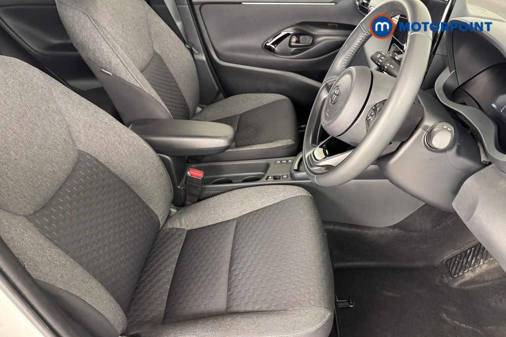 Toyota Yaris Cross Design Automatic Petrol-Electric Hybrid Estate - Stock Number (1544714) - 5th supplementary image