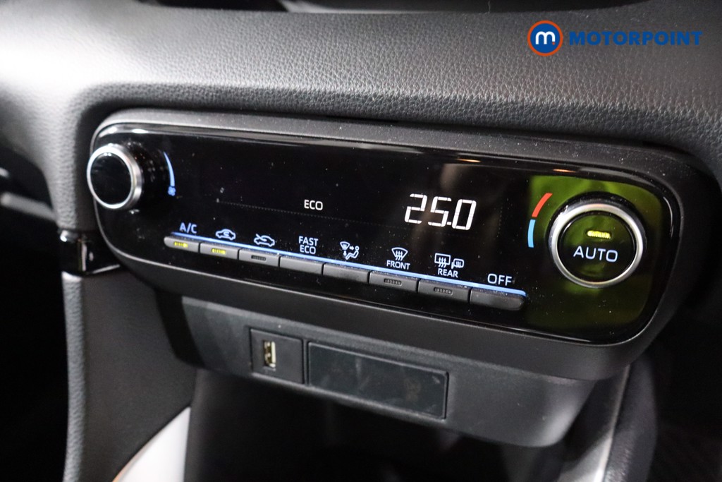 Toyota Yaris Design Automatic Petrol-Electric Hybrid Hatchback - Stock Number (1544891) - 15th supplementary image