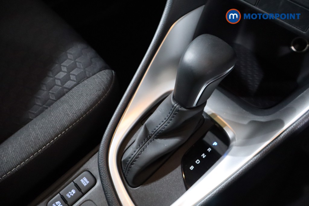 Toyota Yaris Design Automatic Petrol-Electric Hybrid Hatchback - Stock Number (1544891) - 16th supplementary image