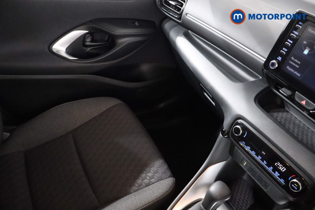 Toyota Yaris Design Automatic Petrol-Electric Hybrid Hatchback - Stock Number (1544891) - 17th supplementary image