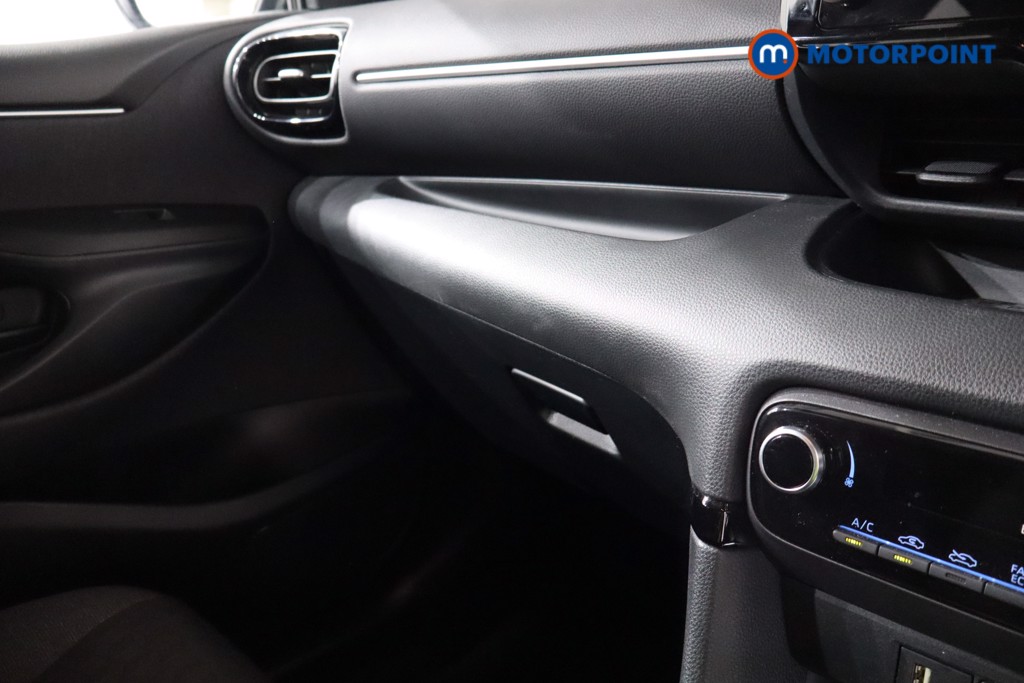 Toyota Yaris Design Automatic Petrol-Electric Hybrid Hatchback - Stock Number (1544891) - 18th supplementary image