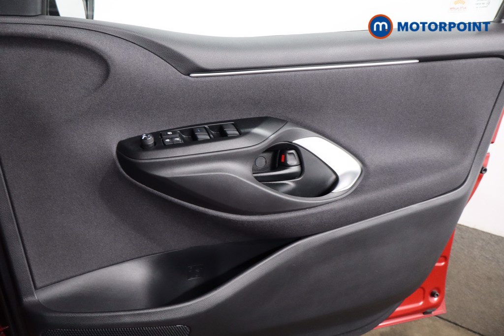 Toyota Yaris Design Automatic Petrol-Electric Hybrid Hatchback - Stock Number (1544891) - 20th supplementary image
