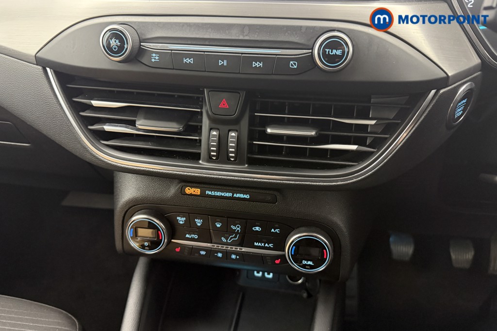 Ford Focus Titanium Edition Manual Petrol-Electric Hybrid Hatchback - Stock Number (1540799) - 5th supplementary image