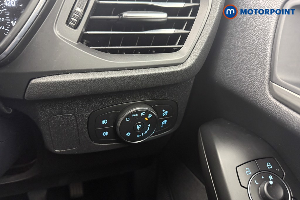 Ford Focus Titanium Edition Manual Petrol-Electric Hybrid Hatchback - Stock Number (1540799) - 14th supplementary image