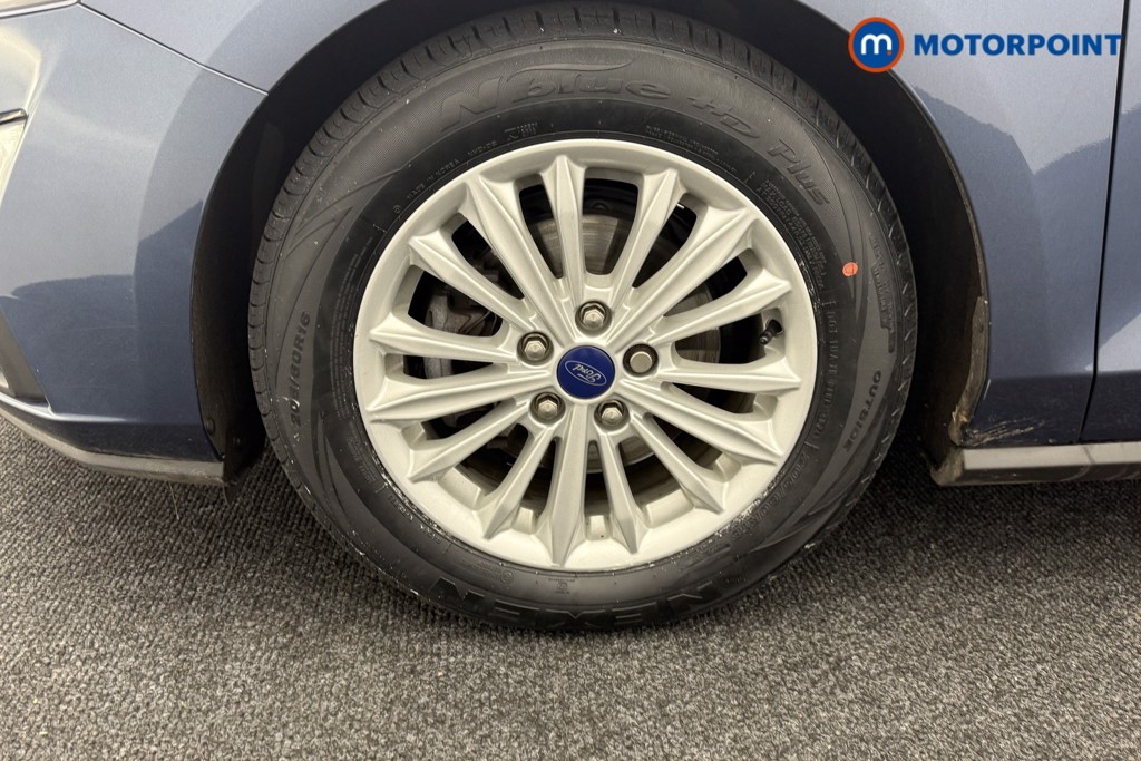 Ford Focus Titanium Edition Manual Petrol-Electric Hybrid Hatchback - Stock Number (1540799) - 32nd supplementary image