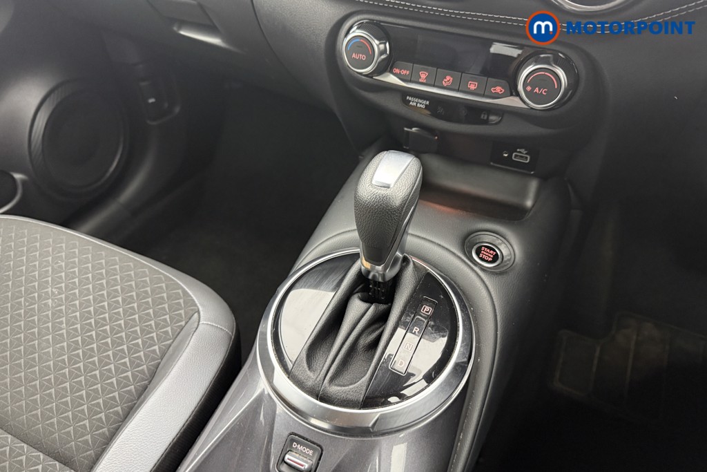 Nissan Juke N-Connecta Automatic Petrol SUV - Stock Number (1544031) - 5th supplementary image