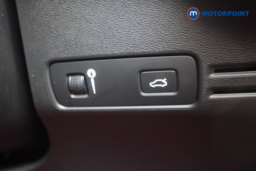 Volvo Xc40 R Design Manual Petrol SUV - Stock Number (1528192) - 14th supplementary image