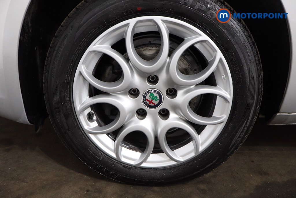 Alfa Romeo Giulietta Super Manual Petrol Hatchback - Stock Number (1542263) - 9th supplementary image